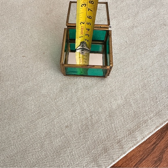 Elegant Green Glass and Gold Accent Box - Picture 5 of 9